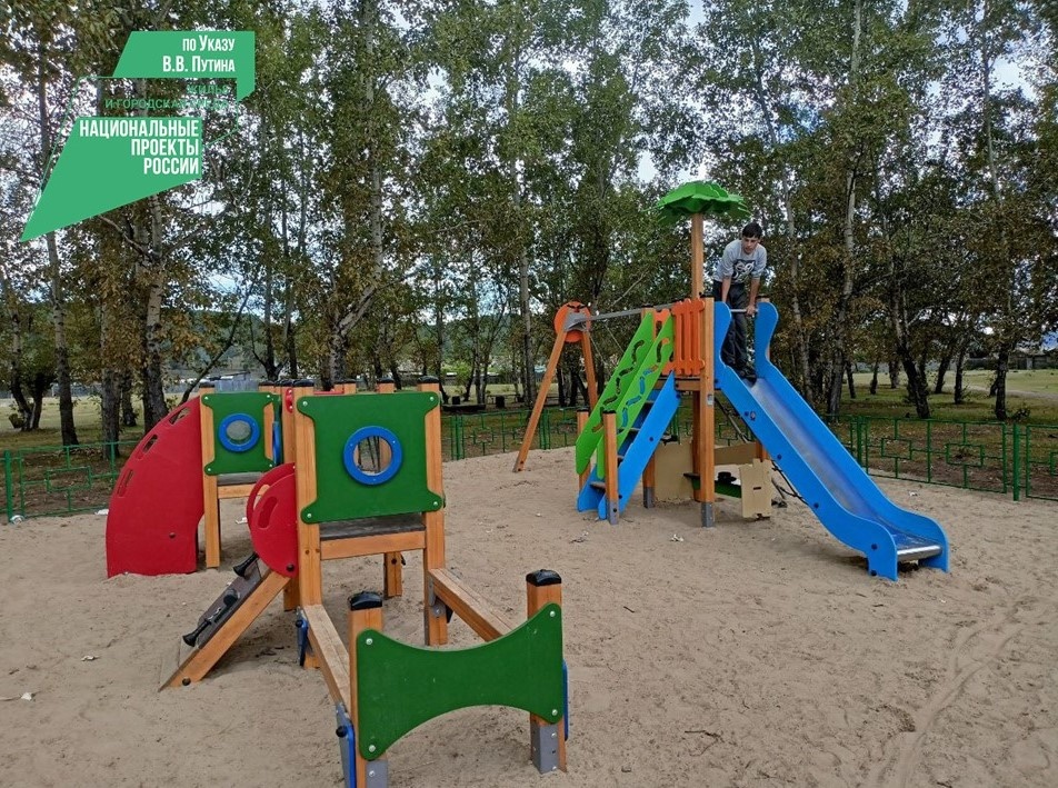 Детские площадки в Хоринском районе соответствуют строительным стандартам.